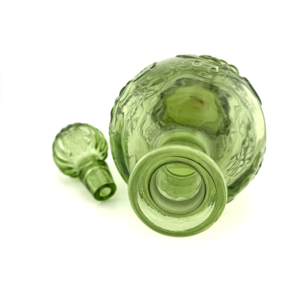 VTG MCM Green Glass Wine Decanter Embossed Grapes Vines Leaves and Stopper - Picture 5 of 8